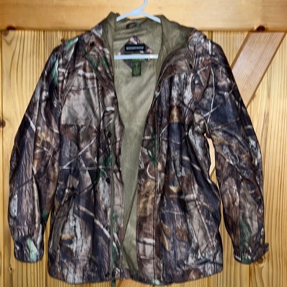 Lightweight camo hunting jacket - Picture 1 of 7